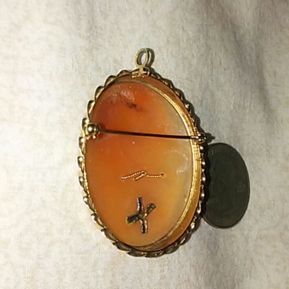 Antique Cameo with Real diamond - Picture 2 of 3